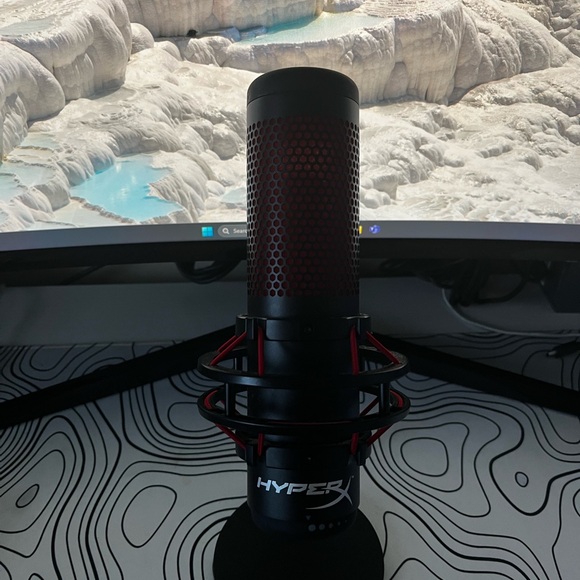 Hyperx quad cast FOR SALE!!!! MIC ARM INCLUDED
